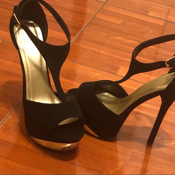 Size 10 black heels with gold trim - Picture 4 of 8